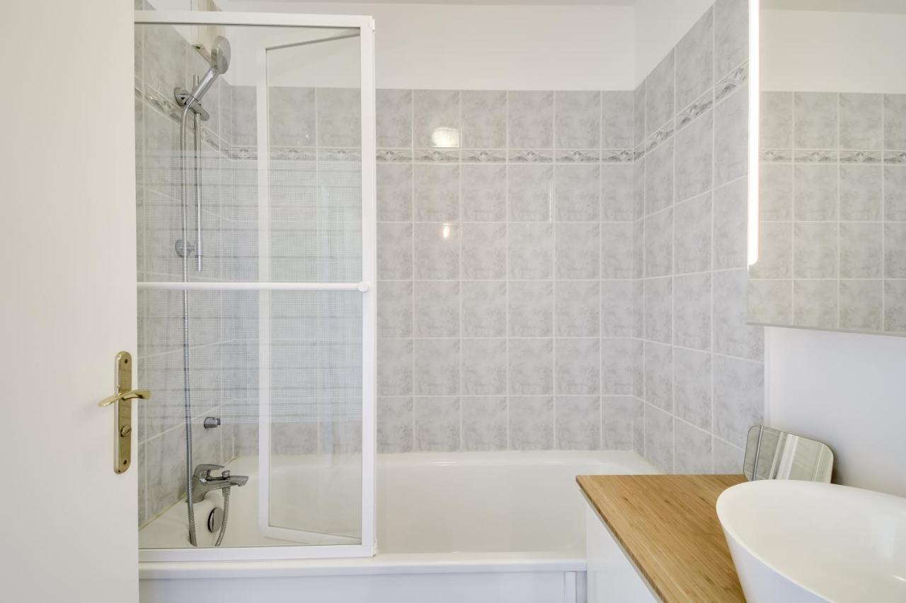 Appartement Chic Apart With Parking And Balcony à Cergy Extérieur photo